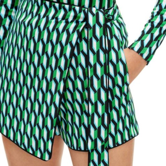 Women's Side Wrap Arrow Geo Green Mini Skort - DVF XXS - Picture 3 of 4